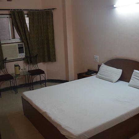 Capital O 84122 Hotel Trilok Palace Jaipur Buitenkant foto